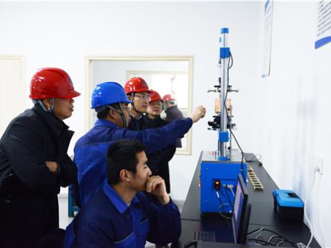 扬中市委常委孙健一行来维多利亚老品牌vic旅行“柴继涛劳模立异事情室”