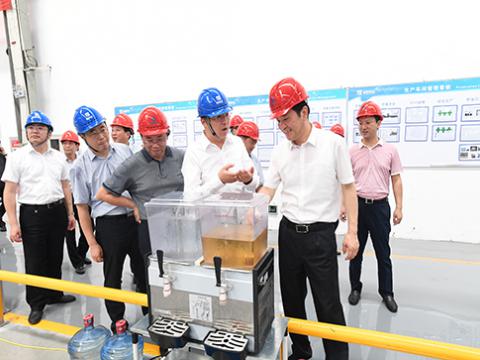 市委书记潘早云深入维多利亚老品牌vic集团开展清静生产检查