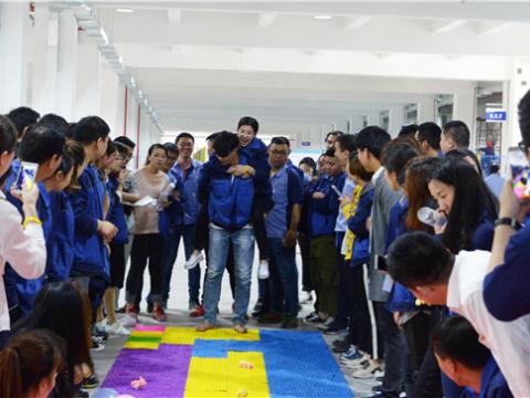 坚贞立志，，，，，，永葆精神，，，，，，勇猛领先，，，，，，不负青春