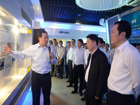 镇江市委书记夏锦文莅临维多利亚老品牌vic股份视察