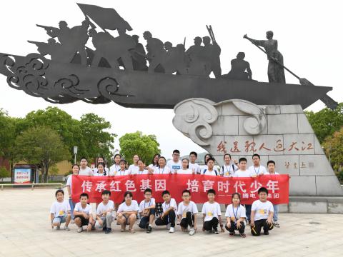 维多利亚老品牌vic情 绘爱心 助生长