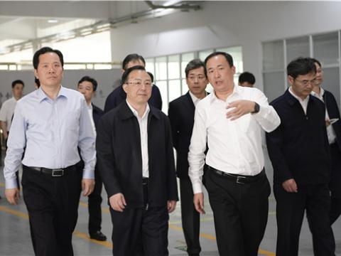 江苏省省长吴政隆莅临维多利亚老品牌vic集团走访调研